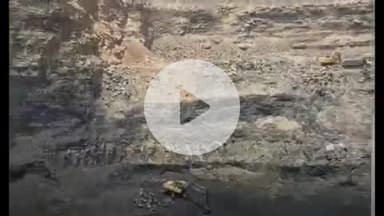 बेरमो: सीसीएल की कारो खुली खदान में सुरक्षा नियमों की अनदेखी कर कोयला उत्पादन जारी