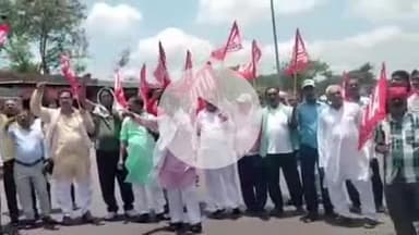 बेरमो: बेरमो चौक पर यूनाइटेड कॉल वर्कर्स यूनियन का विरोध प्रदर्शन, रोड जाम