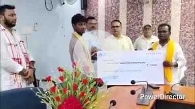 कटिहार: समाहरणालय में एससी/एसटी अत्याचार निवारण के तहत प्रशासन द्वारा तीन पीड़ितों को मुआवजा वितरित