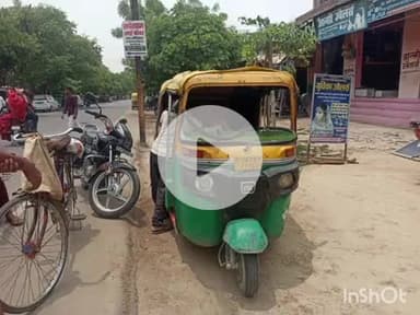 औरैया: कोतवाली क्षेत्र के अंतर्गत जेसी चौराहा के समीप कार ने ऑटो में मारी टक्कर, ऑटो चालक गंभीर रूप से घायल, रेफर