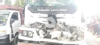 बलिया: ब्यासी ढाले के पास दो ट्रेलरों की टक्कर से घंटों लगा जाम, चालक-खलासी बाल-बाल बचे