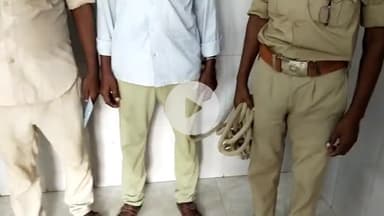 ताजपुर: सोंगर गांव से बकाया बिजली बिल मामले में न्यायालय के वारंट पर पुलिस ने एक व्यक्ति को किया गिरफ्तार