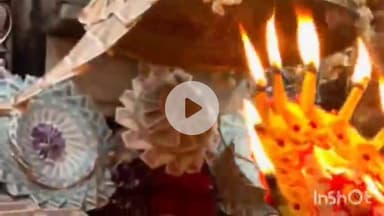 मिर्ज़ापुर: पहली बार मां विंध्यवासिनी देवी का नोटों की माला से हुआ श्रृंगार, दोस्तों ने बर्थडे पर कराया यह अनोखा श्रृंगार