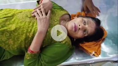 बरेली: थाना इज्जत नगर क्षेत्र में चलती ट्रेन के नीचे गिरी महिला की बची जान, ट्रेन मैनेजर की सूझबूझ से टला बड़ा हादसा