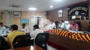 गिरिडीह: उपायुक्त की अध्यक्षता में डीसी ऑफिस सभागार में राजस्व, निबंधन एवं भूमि सुधार से संबंधित समीक्षा बैठक हुई