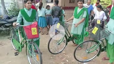पीरटांड: बडड्डीहा स्कूल में छात्र-छात्राओं के लिए साइकिल वितरण कार्यक्रम आयोजित किया गया