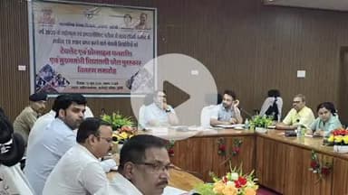 झांसी: जिला सड़क सुरक्षा समिति की बैठक में डीएम ने पूर्व दिए गए निर्देशों का अनुपालन न होने पर दिखाए कड़े तेवर