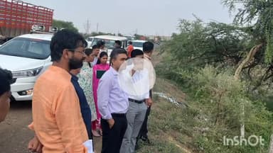 धार: कलेक्टर प्रियंक मिश्रा ने वृक्षारोपण के लिए चिन्हित संजय जलाशय की भूमि का निरीक्षण किया