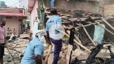 बीना: कानूनगो वार्ड में राजस्व, नगर पालिका व पुलिस की संयुक्त कार्रवाई, मंदिर की जमीन से अतिक्रमण हटाया गया