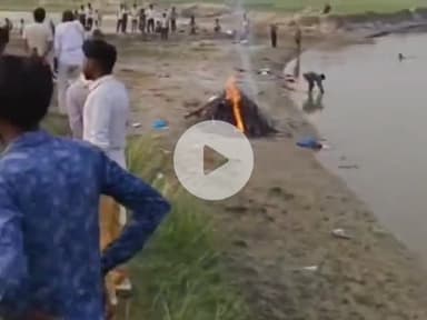 हसनपुर: हसनपुर के तीन युवकों की हमीरपुर सड़क हादसे में हुई मौत, आठ की हालत गंभीर, परिवार में मचा कोहराम