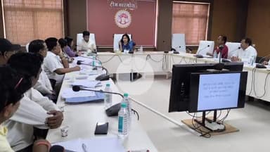 खरगौन: कलेक्टर ने जिले की सभी कृषि उपज मंडियों के सचिवों और मंडी बोर्ड के अधिकारियों के साथ की बैठक