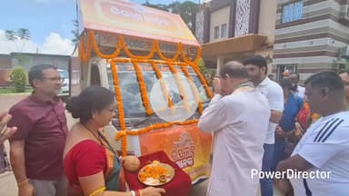 ରାଇରଙ୍ଗପୁର ସହର: ରାଇରଙ୍ଗପୁର  ପୌର କାର୍ଯ୍ୟାଳୟ ରେ   ବିକାଶ ବାହାନକୁ ଶୁଭ ପତାକା ଦେଖାଇ ଶୁଭାରମ୍ଭ କଲେ ସାଂସଦ