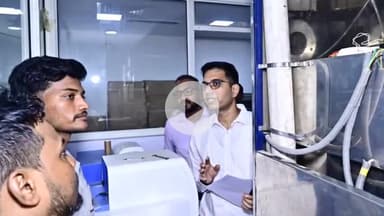 मोतिहारी: पूर्वी चंपारण के मोतिहारी जिलाधिकारी सौरभ जोरवाल ने सदर अस्पताल मोतिहारी स्थित आरटीपीसीआर लैब का किया निरीक्षण