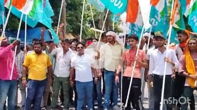 बेगूसराय: हड़ताली चौक पर कांग्रेस का 'नौकरी दो नहीं तो सत्ता छोरो' प्रदर्शन, NSUI के छात्र शामिल