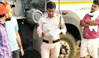 चितरंगी: झोखो चेक पॉइंट पर अवैध रेत से लदा हाईवा ज़ब्त, चितरंगी और झोखो पुलिस की कार्रवाई