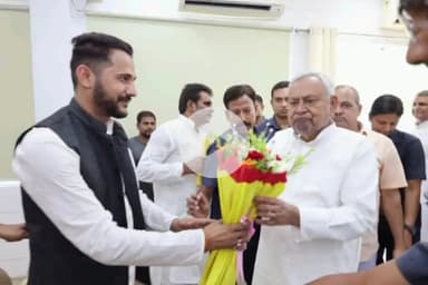 आरा: मुख्यमंत्री नीतीश कुमार से मिले जेडीयू नेता प्रिंस बजरंग, आरा से जुड़े कई विकास कार्यों की मांग की