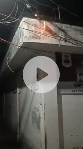 बीसलपुर: चूने वाली गली मोहल्ले में बिजली की लाइन में लगी आग, कई घरों की बिजली सप्लाई हुई बाधित