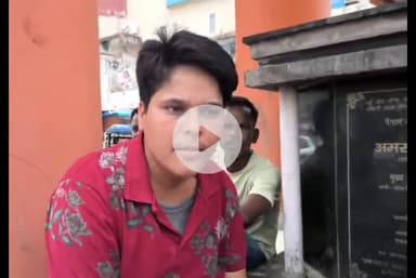 बलरामपुर: बलरामपुर नगर में 3 दिन से बदहाल विद्युत व्यवस्था के खिलाफ धरने पर बैठी हैं समाजसेवी वैष्णवी सिकरवार