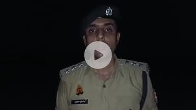 खबर औरैया से एरवाकटरा थाना क्षेत्र के अंतर्गत एक अज्ञात व्यक्ति का मिला शव जानकारी देते क्षेत्र अधिकारी विधूना