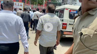 बिहार: सदर अस्पताल बिहार शरीफ में पड़ा रोग कल्याण विभाग ( NHM ) द्वारा छापा ॥ जाँच में उपर्युक्त सभी चीज़े व विधि - व्यवस्था प्रयाप्त सही पाये गये ॥ 

 #NHM #SadarHospital #Bihar