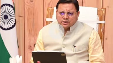 देहरादून: शासकीय आवास पर मुख्यमंत्री धामी ने अधिकारियों की बुलाई हाई लेवल मीटिंग, नैनीताल में लग रहे भीषण जाम पर हुई चर्चा