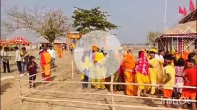 काराकाट: प्रखंड क्षेत्र के तेनुआ में आयोजित श्री सीताराम नाम नौ दिवसीय ज्ञान महायज्ञ को लेकर निकाली गई जलभरी शोभायात्रा