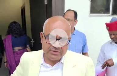 कानपुर: सरसैया घाट स्थित नवीन सभागार में मेधावी छात्रों को जिलाधिकारी ने किया सम्मानित