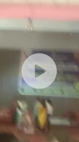 बड़ी बेरहम होती है यह गरीबी उम्र का लिहाज तक नहीं करती😢
"बाल श्रम" एक अभिशाप है,