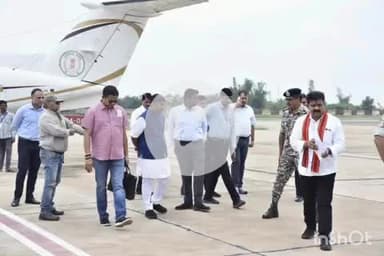जगदलपुर: मां दंतेश्वरी एयरपोर्ट में उपमुख्यमंत्री विजय शर्मा और वन मंत्री केदार कश्यप का किया गया आत्मीय स्वागत