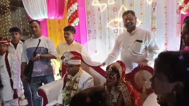 संतोष यादव गोलक्ष्नी सासाराम के समधियाना शादी मे गोपीबिगहा डेहरी पहुंचे आशुतोष सिंह अधिवक्ता,प्रदेश अध्यक्ष बिहार किसान