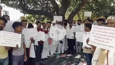 राजातालाब: गंजारी में धरना दे रहे किसानों को मिला कांग्रेस का साथ, किसानों के समर्थन में कांग्रेस जिलाध्यक्ष ने की बात