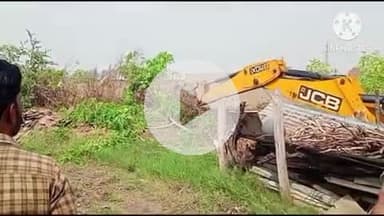 खुरई: मुहली बुजुर्ग में अतिक्रमण हटाने के नाम पर काटे गए हरे-भरे पेड़, एसडीएम से शिकायत कर कार्रवाई की मांग