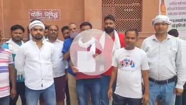 झांसी: छानियापुरा क्षेत्र में अवैध मकान निर्माण पर नगर आयुक्त से की गई शिकायत, निकासी का रास्ता बाधित