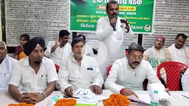 सासाराम: सासाराम के कुशवाहा सभा भवन में राजद द्वारा एक बैठक का आयोजन किया गया