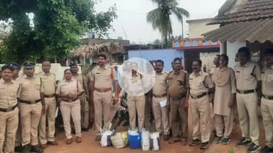 పెద్దిపాలెం గ్రామంలో ముగ్గురు అరెస్ట్, 30 లీటర్ల సారా స్వాధీనం