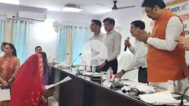 मोतिहारी: समाहरणालय के डॉ राजेंद्र प्रसाद सभागार में राजस्व मंत्री संजय सरावगी ने 106 लोगों को पर्चा प्रदान किया