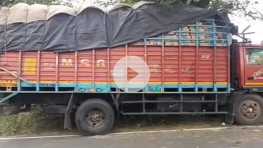 धनौरा: रहरा के गांव गुरेठा के पास सामान से लदी डीसीएम पेड़ से टकराई, चालक घायल हुआ