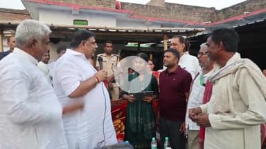 आरा: हेतमपुर में Ex MLC रनविजय सिंह ने मैट्रिक में बेहतर प्रदर्शन करने वाले छात्रों को टैबलेट देकर किया सम्मानित