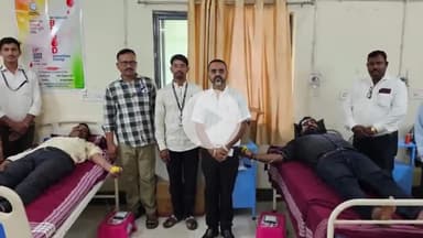 गिरिडीह: एसोसिएशन ऑफ सर्जन गिरिडीह चैप्टर द्वारा बरगंडा रोड स्थित गोवर्धन लाल नर्सिंग होम में रक्तदान शिविर आयोजित