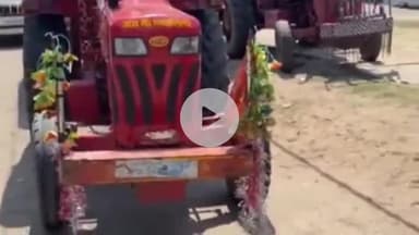 कोडरमा: अवैध बालू परिवहन रोकने पहुंचे अंचल अधिकारी के वाहन को बालू लोड ट्रैक्टर ने मारी टक्कर, वाहन क्षतिग्रस्त