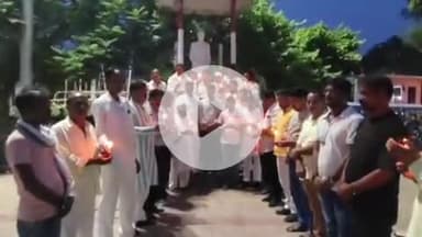 सुल्तानपुर: अहमदाबाद विमान हादसे से दुखी कांग्रेसियों ने तिकोनिया पार्क में मृतकों को दी श्रद्धांजलि, दुर्घटनाग्रस्त विमान