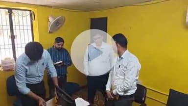 पीलीभीत: कलेक्ट्रेट परिसर में डीएम ने ई-डिस्टिक ऑफिस और बाढ़ कंट्रोल रूम का किया निरीक्षण