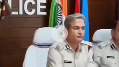 कांके: समाहरणालय में जोनल आईजी ने यातायात और कानून व्यवस्था को लेकर की समीक्षा बैठक