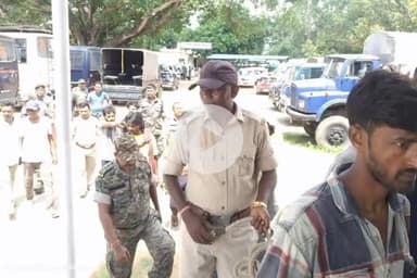 ओरमांझी: रांची के ओरमांझी समेत 25 थाना क्षेत्रों में छापेमारी, 121 भगोड़े वारंटी गिरफ्तार