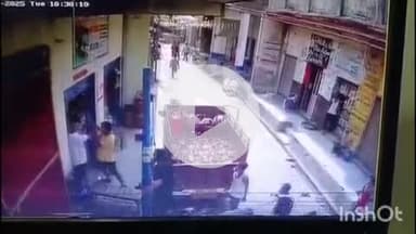 जानसठ: ककरौली के गाँव तेवडा में मामूली विवाद पर दबंगों ने बुजुर्ग दुकानदार और उसके बेटे को जमकर पीटा, CCTV में घटनाक्रम कैद