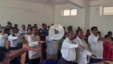 हज़ारीबाग: उपायुक्त: ड्रग्स के कुचक्र को तोड़ो, जीवन से नाता जोड़ो, विद्यार्थियों ने स्लोगन से दिया नशा मुक्ति का संदेश