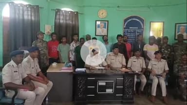 बेरो: बेडो डीएसपी की टीम ने चार थाना क्षेत्रों से 13 वारंटियों को किया गिरफ्तार, जेल भेजा