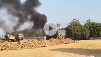 कहलगांव: इफ्को कंपनी के हाईवा में फोर लाइन सड़क पर लगी आग, बाल-बाल बचे लोग और जानवर