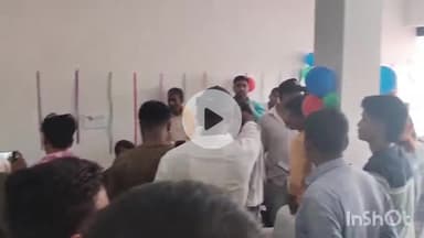 पीरो: पीरो में शोरूम का उद्घाटन राजद नेत्री सीमा कुशवाहा ने किया, सेल्फी लेने की मची होड़