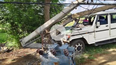 लोहरदगा: जिमा चौक के पास अनियंत्रित बोलेरो ने बिजली पोल और ट्रांसफार्मर को मारी टक्कर, चालक घायल